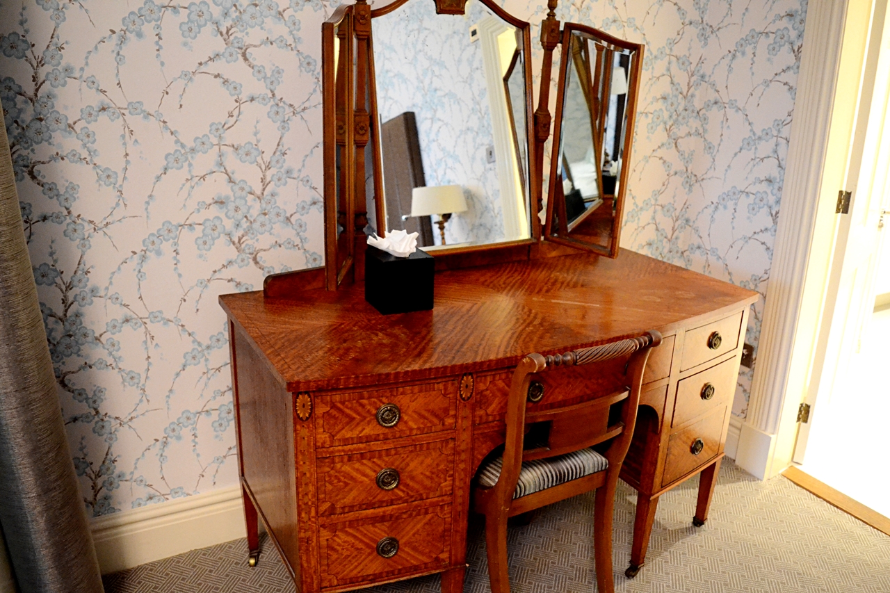storrs halls bowness windermere executive suite dressing table