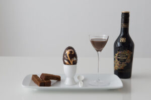 Baileys Chocolat Luxe Easter Egg - Serve and bottle