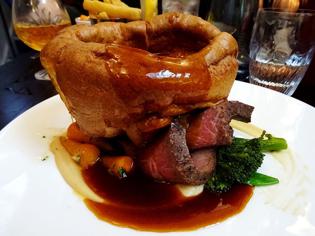 courthouse knutsford cheshire sunday sirloin lunch main