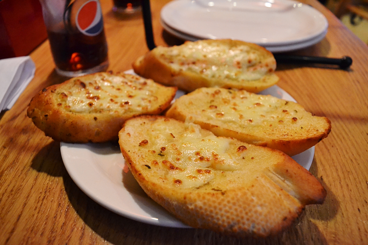 garlic bread with cheese pizza hut