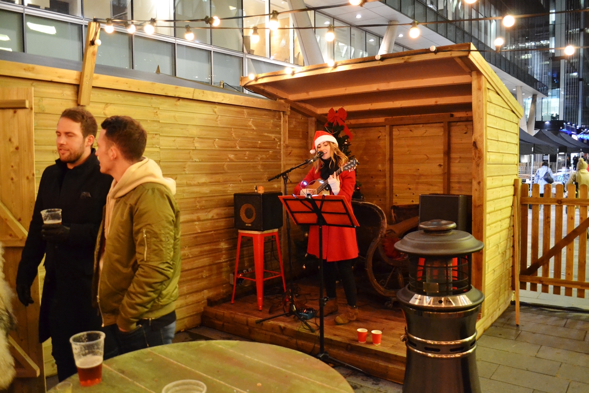 Bar Hutte returns to Manchester Spinningfields Christmas Markets singer