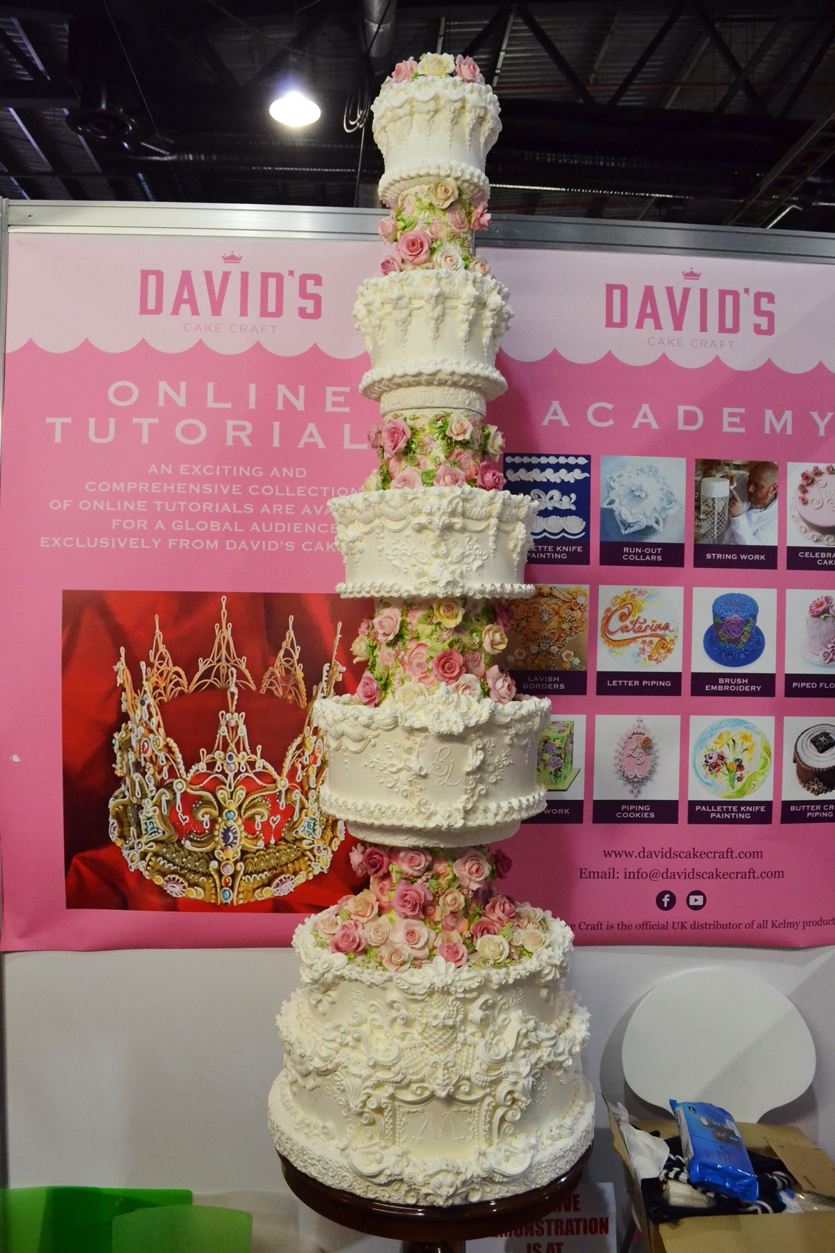 cake and bake show event city manchester 2016 giant wedding cake