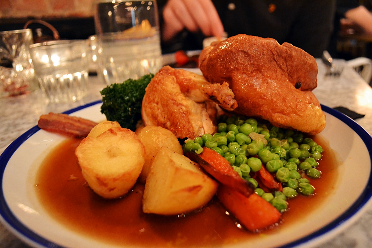 Roast Chicken Breast, Crispy Bacon and Stuffing with a Yorkshire Pudding, Seasonal Vegetables and Beef Dripping Roast Potatoes with Cauliflower Cheese- swapped for peas and rich gravy £13.95 lost and found knutsford